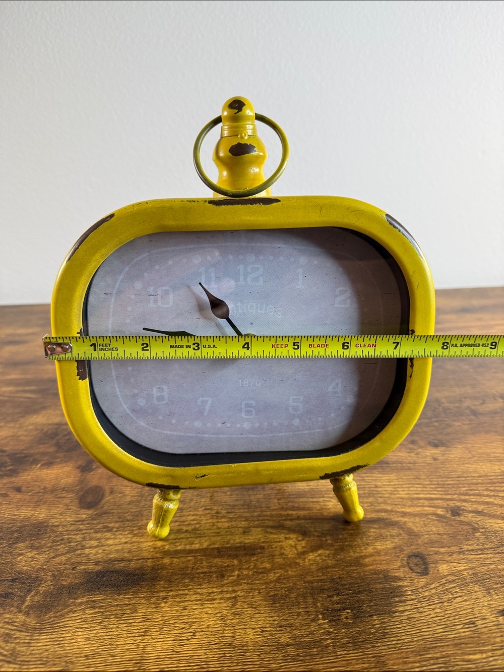 Yellow Vintage-Style Table Clock Wall Decor In Working Condition - Picture 4 of 7